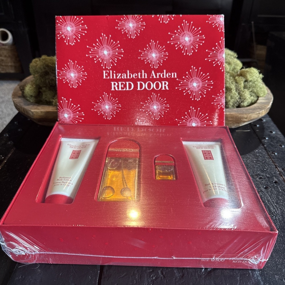 New Red Door by Elizabeth Arden 4pc Set Full, Travel, Shower Gel, Lotion Perfume